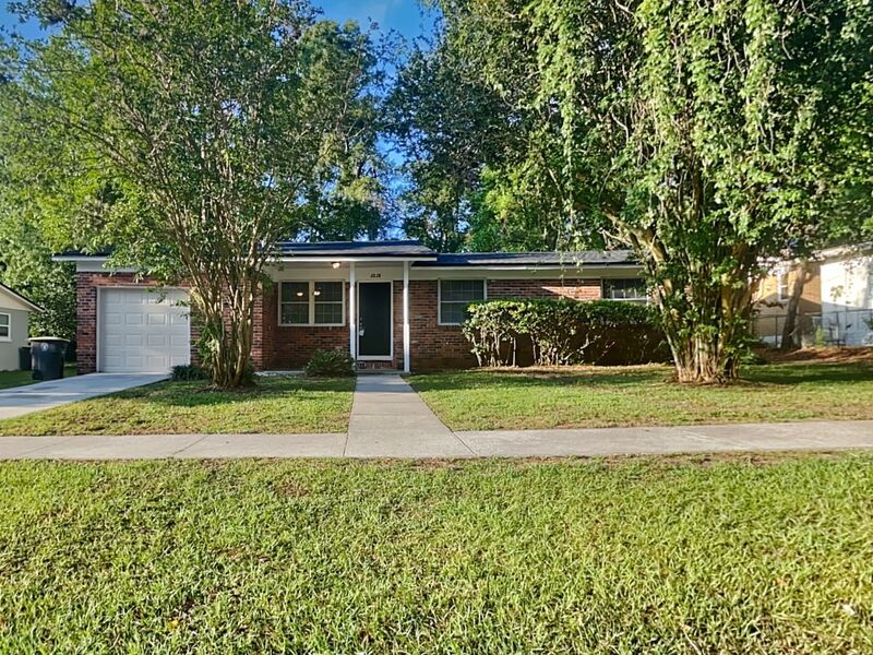 Jacksonville House: 6828 Medellin Ct