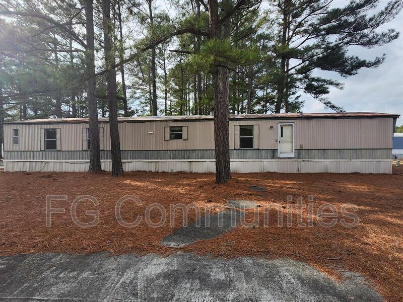 Selma House: 2027 Keith Lane