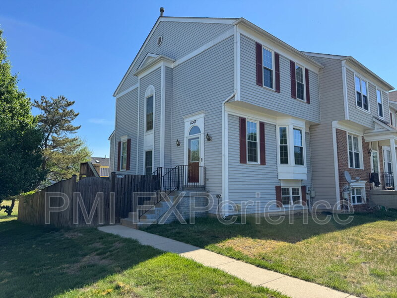 Waldorf Townhome: 11303A Golden Eagle Place
