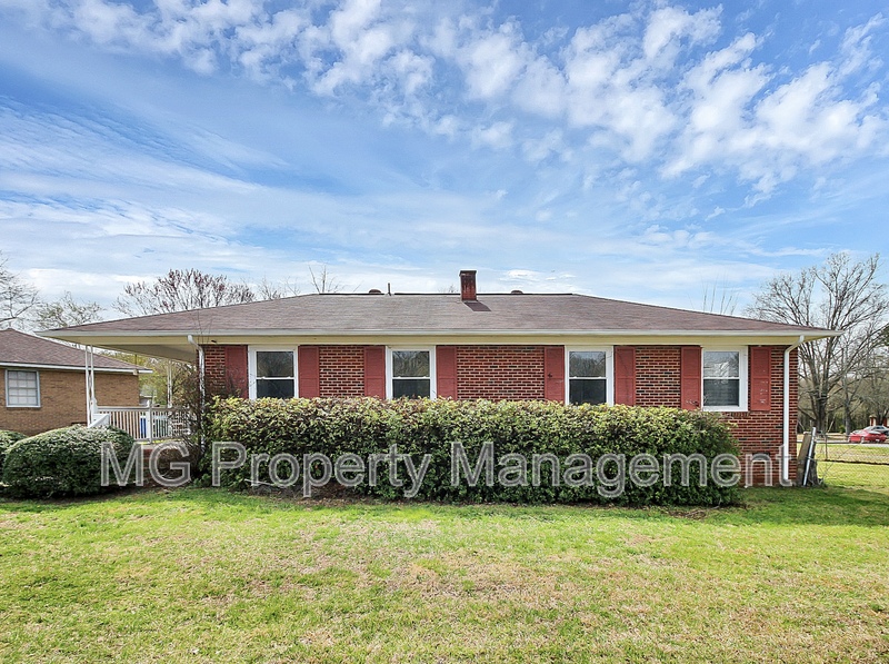 Pineville House: 243 Eden Circle