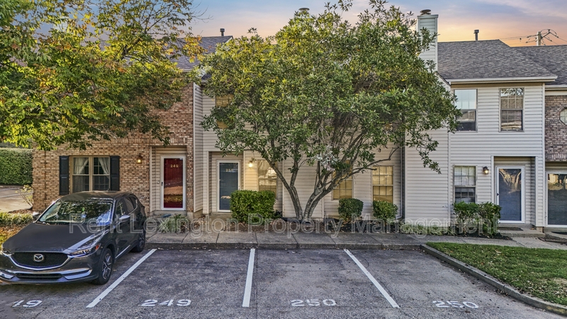 Lexington House: 3175 Kirklevington Drive unit 250