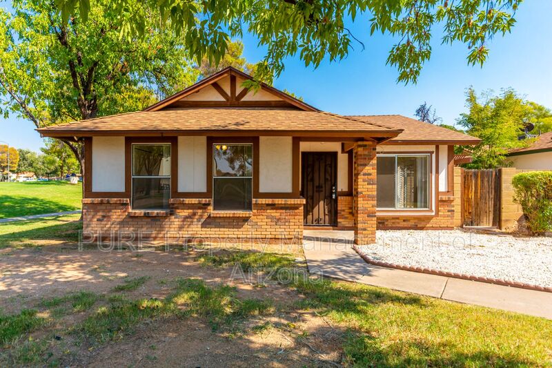 Mesa House: 5135 E Evergreen St 1176