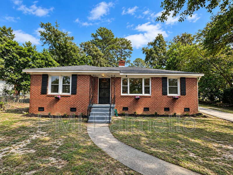 Columbia House: 3727 Maybank St