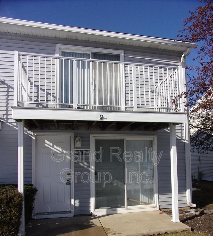 Round Lake Beach House: 337 Meadow Green Lane