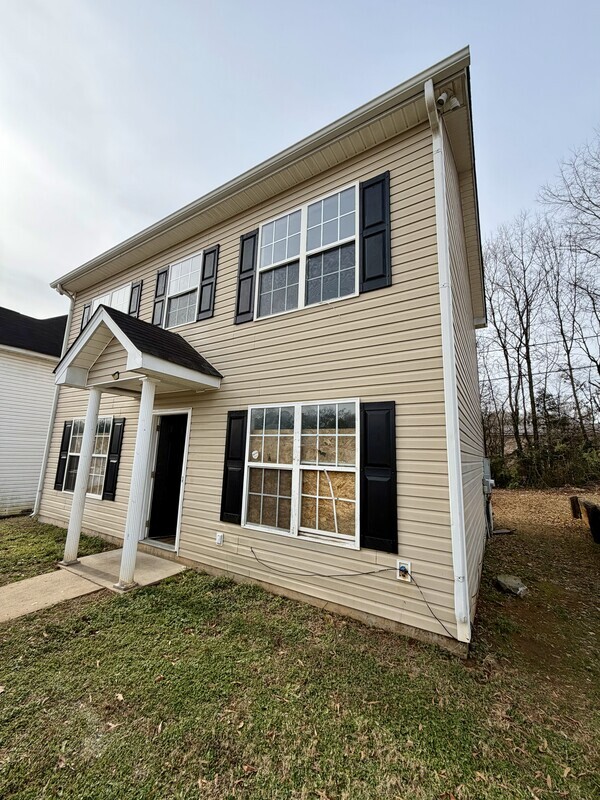 Charlotte House: 3746 Glenwood Dr