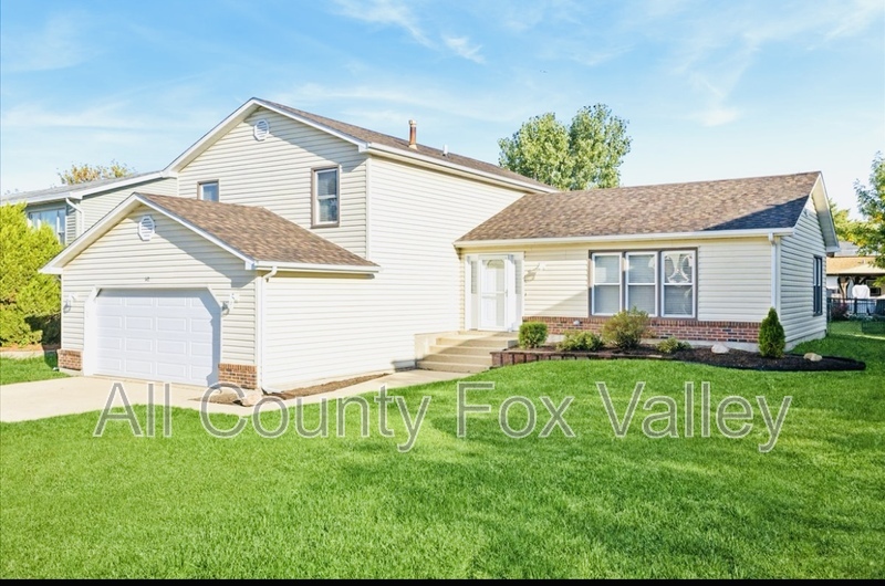 Glendale Heights House: 142 Warwick Drive