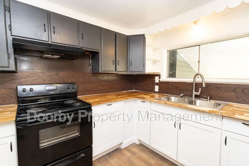 Chattanooga House: 5270 Rotary Dr