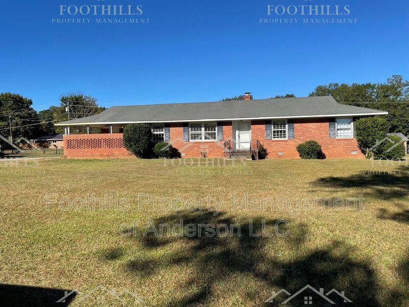 Anderson House: 104 Brewton Ct
