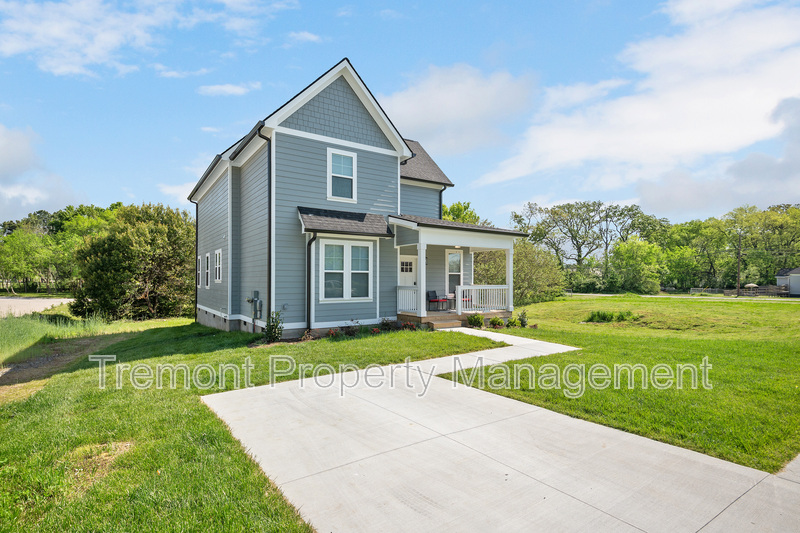 Chattanooga House: 1017 E 14th St