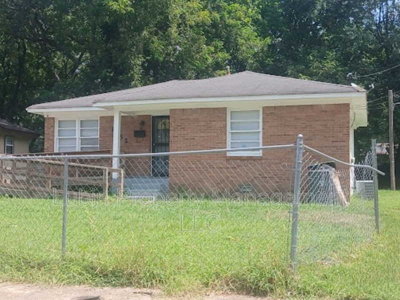 Memphis House: 1252 Maywood Rd