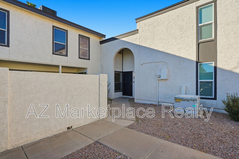 Mesa House: 1051 S. Dobson Rd.