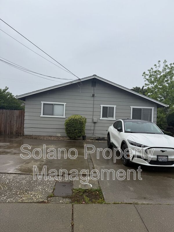 Suisun House: 307 California