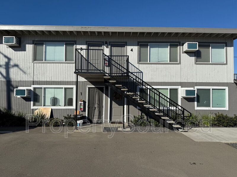 Lathrop Condo: 911 H Street