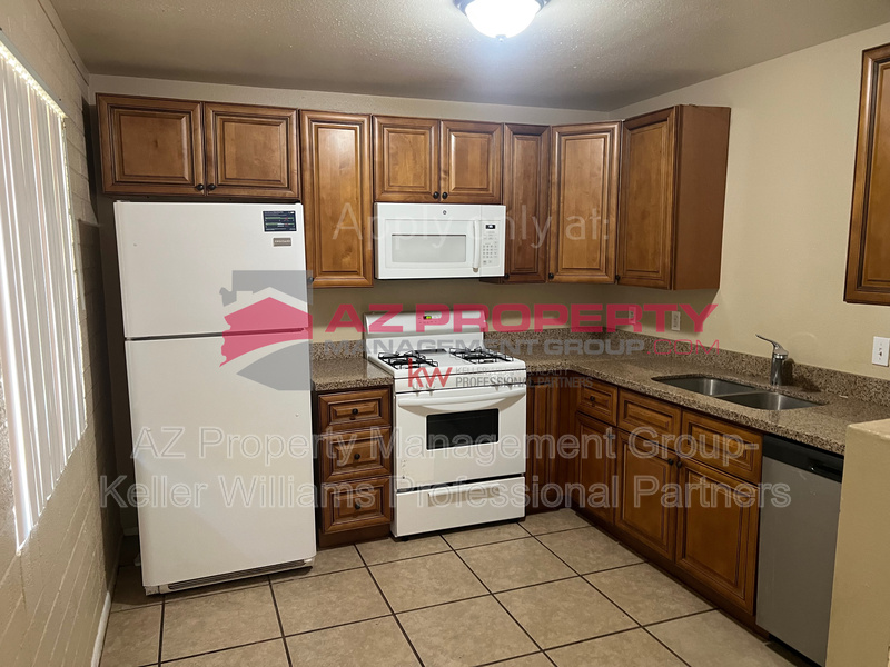 Avondale Condo: 207 S 3rd St