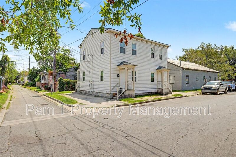 Savannah Townhome: 814 Ott St