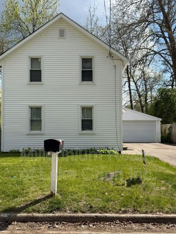 Pontiac House: 27 Sylvan Ct