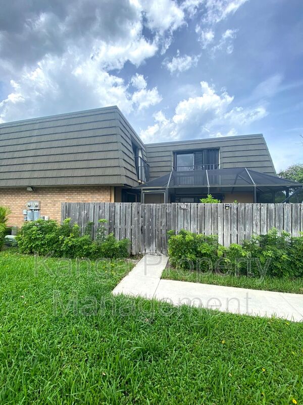 West Palm Beach House: 123 1st Way