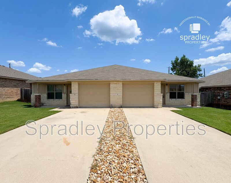 Belton Townhome: 1561 Brady Way