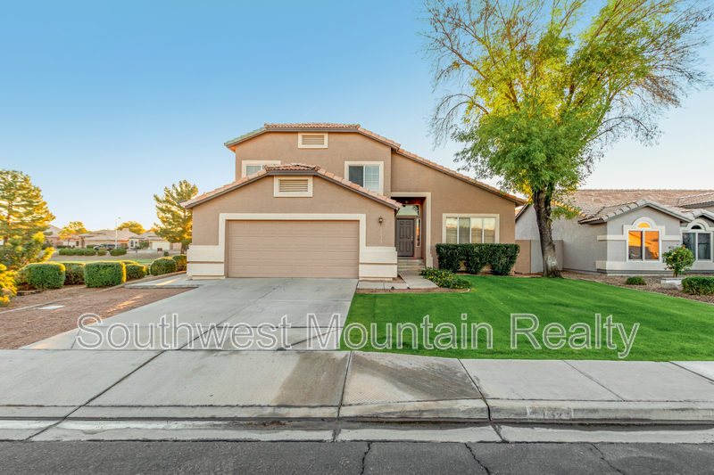 Gilbert House: 1523 s vine st