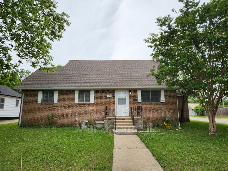 Ada House: 1201 Highschool St