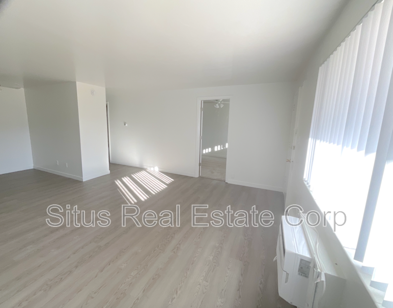 Lakewood House: 395 S. Depew St.