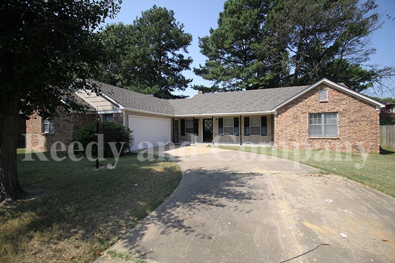 Memphis House: 3235 Fox Chase Dr