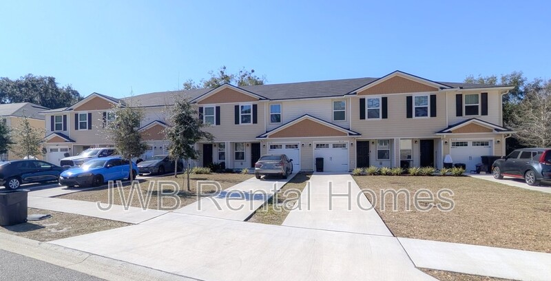 Jacksonville Townhome: 8236 Halls Hammock Ct