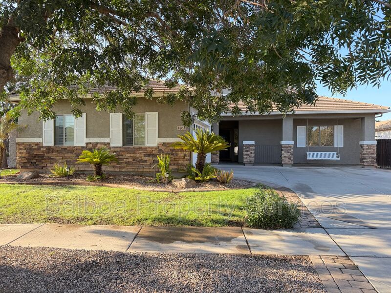 Gilbert House: 4203 E Los Altos Rd