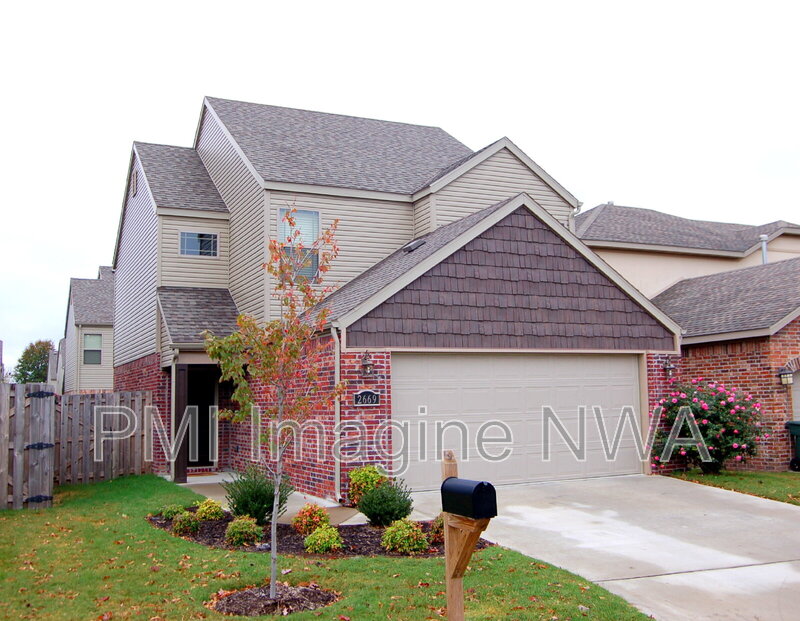 Fayetteville House: 2669 N Miranda Ave