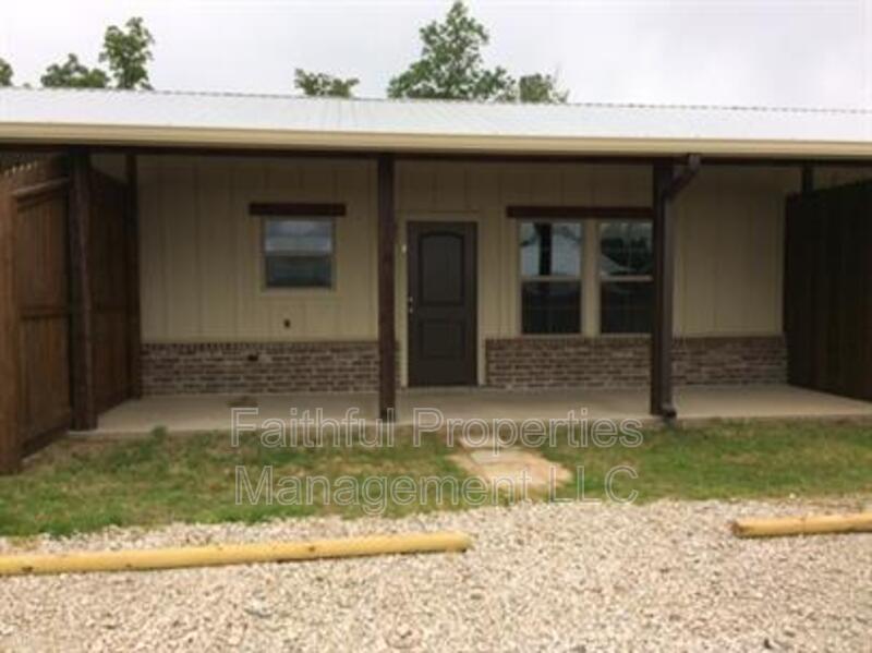 Whitehouse Condo: 19568 Fonda 4