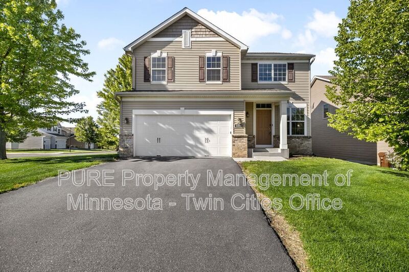 Chanhassen House: 1491 Pembroke Pass