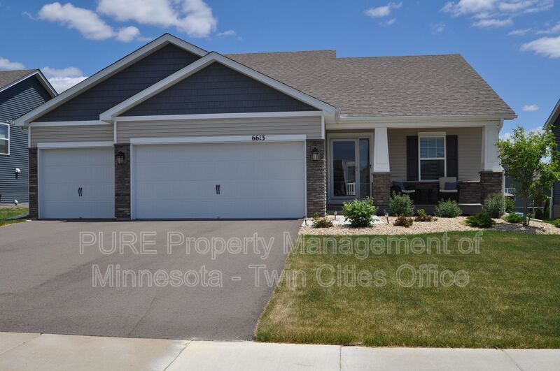 Cottage Grove House: 6613 Jasmine Ave S