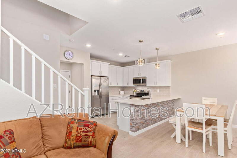 Chandler Townhome: 155 N Lakeview Blvd