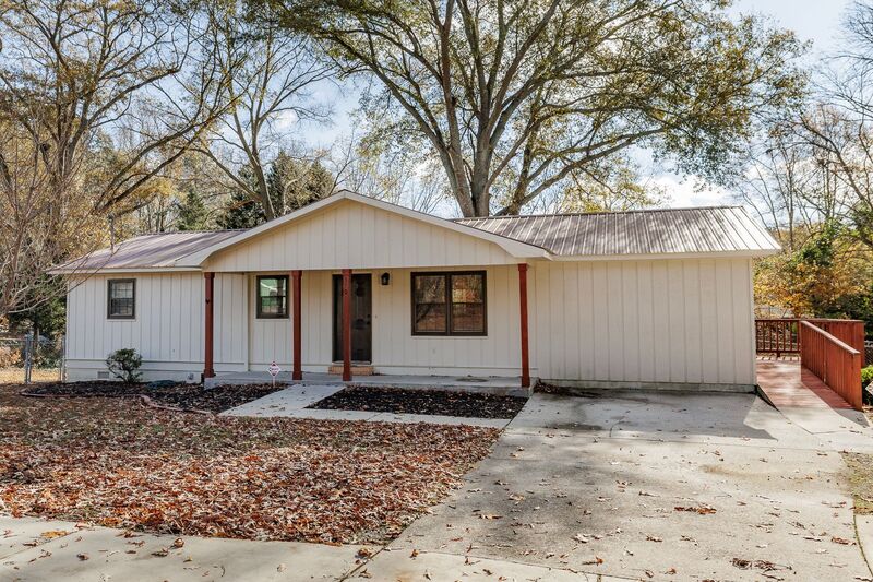 Winder House: 370 Cedar Creek Rd