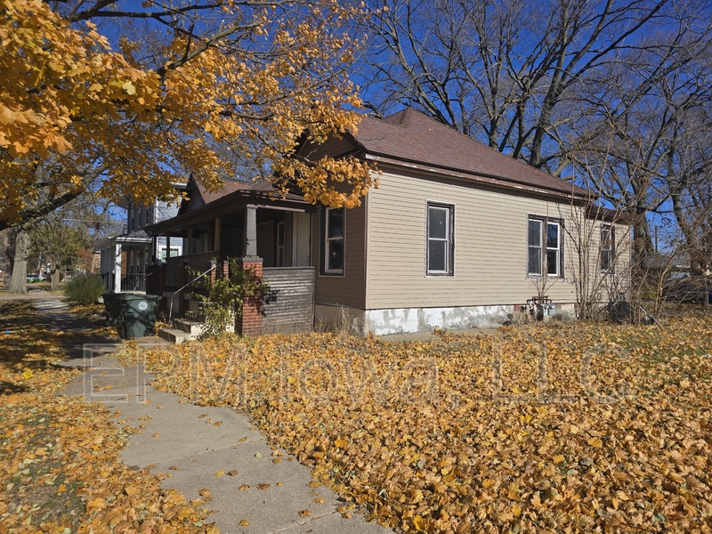 Waterloo House: 206 Clay Street