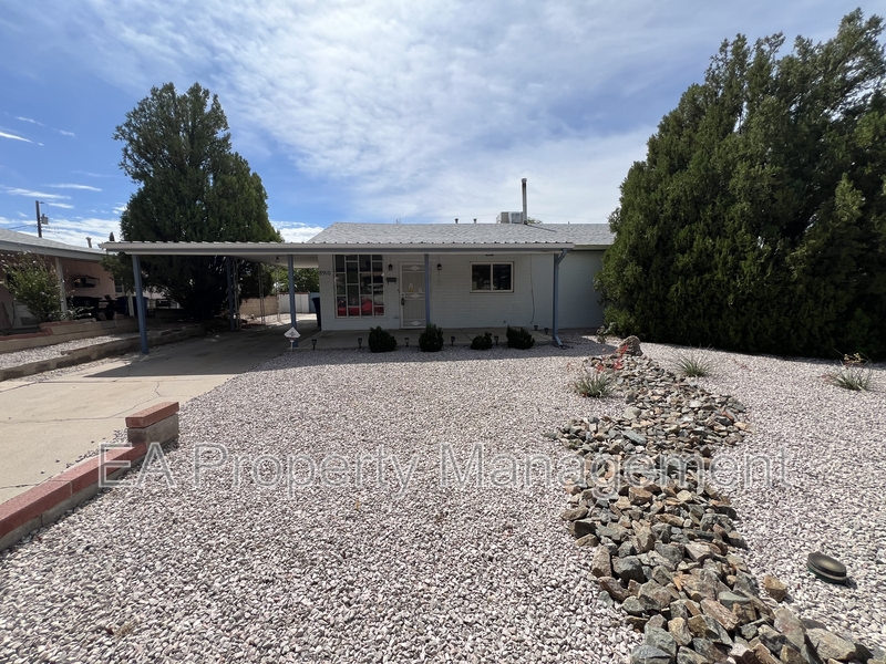 Albuquerque House: 8910 Fairbanks Rd NE