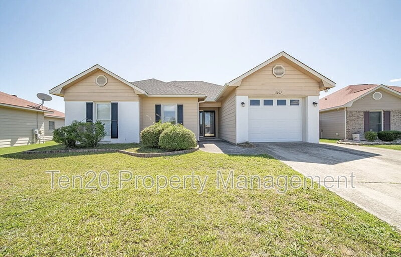 Columbus House: 3007 Longmont Ln
