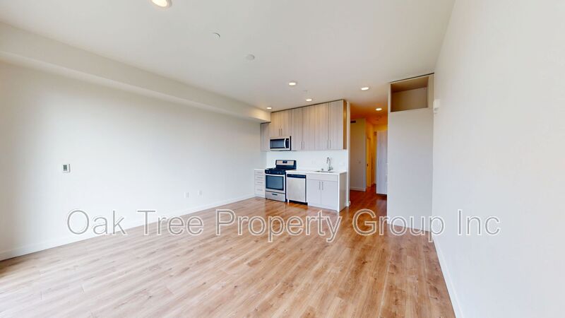 Oakland House: 532 Union St