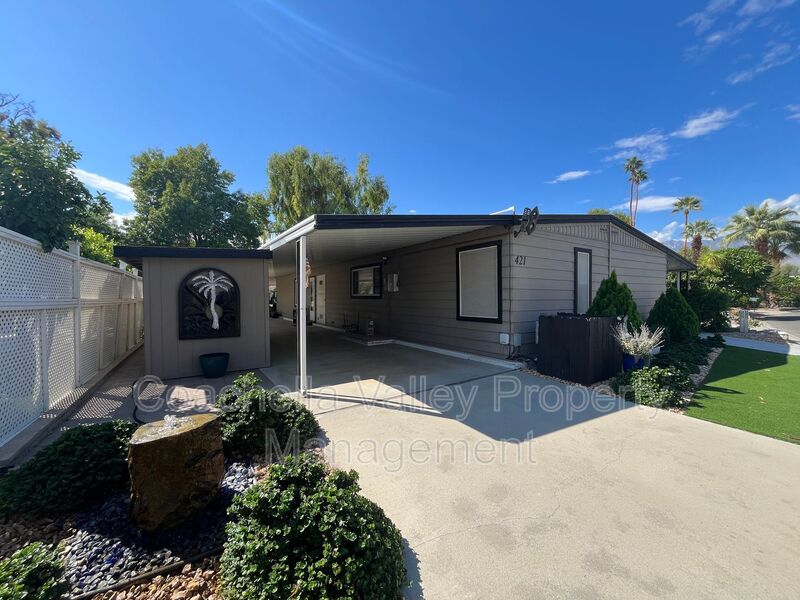 Cathedral City House: 421 S Paseo Laredo