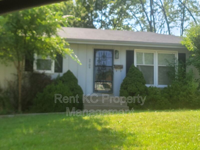 Gladstone House: 2709 NE 63rd Street