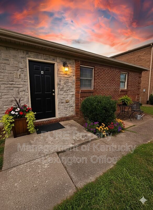 Richmond Condo: 1322 Lancaster Rd