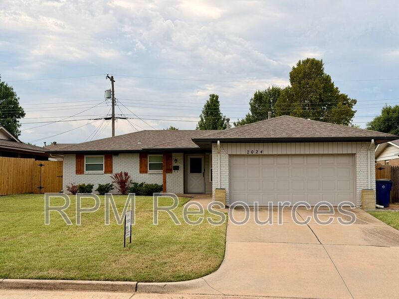 Oklahoma City House: 2024 Plymouth Ln