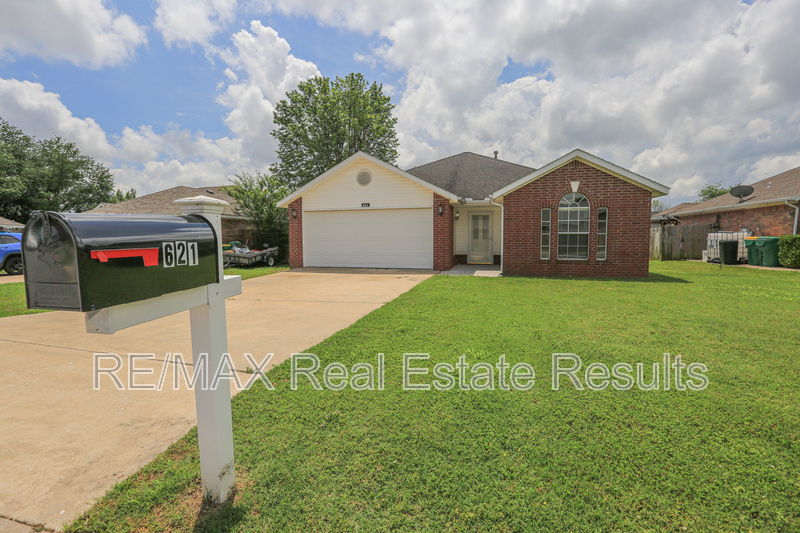 Centerton Condo: 621 Bliss Cir