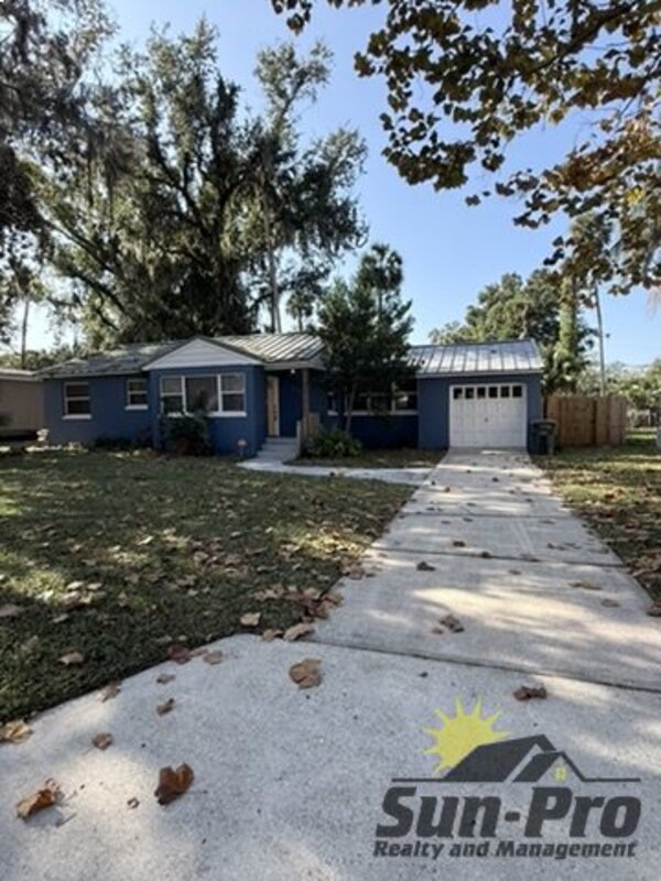 Daytona Beach House: 332 South Seneca Boulevard