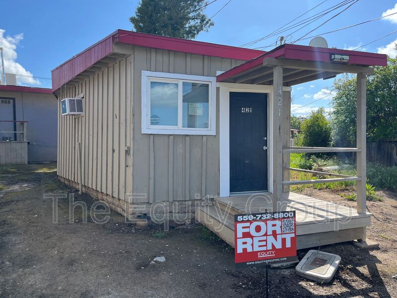 Porterville House: 421 West Westfield Ave