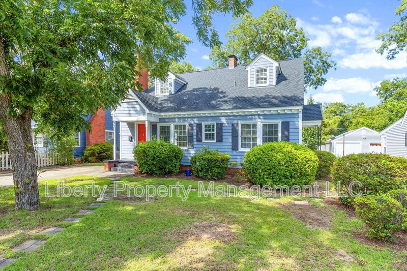 Fayetteville House: 1312 Summit Ave
