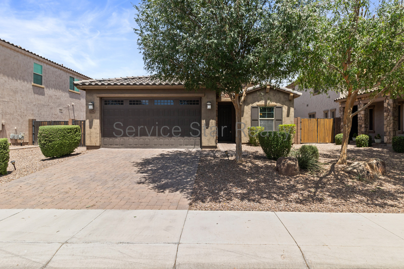 Chandler House: 3290 E Wisteria Pl