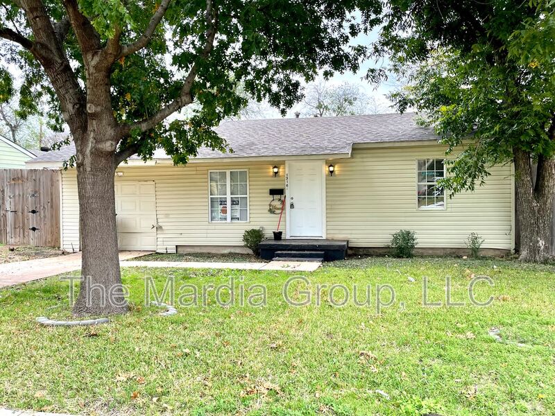 Garland House: 1316 Caruth Dr.