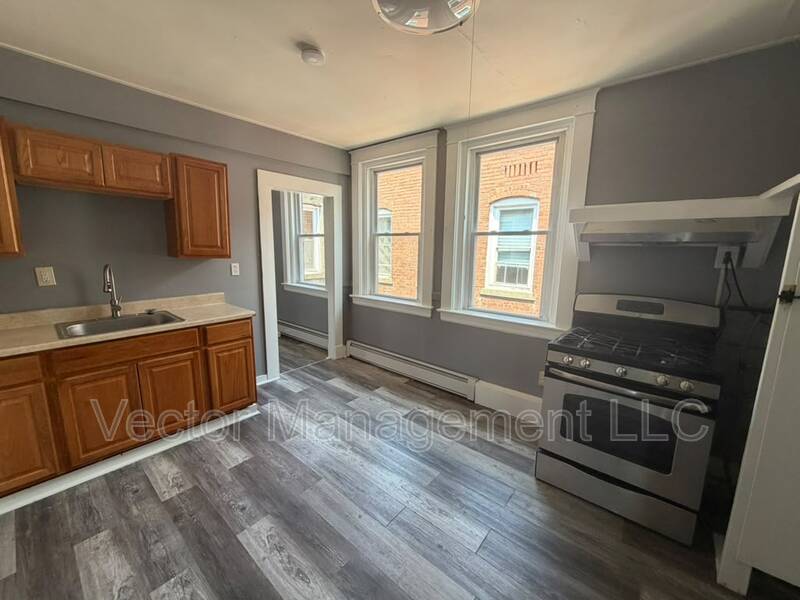 New Britain Condo: 57 Whiting Street