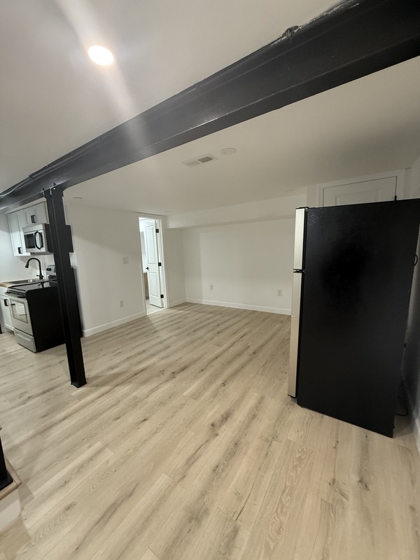 Washington House: 1212 18th St NE #B